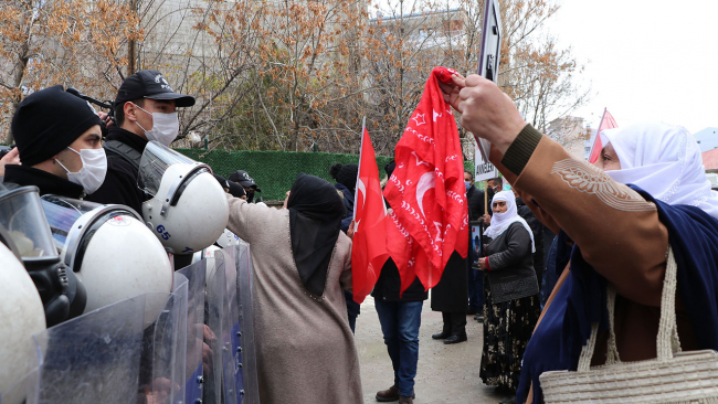 Van'da evlat nöbeti sürüyor: Kandil'i biz çökerteceğiz